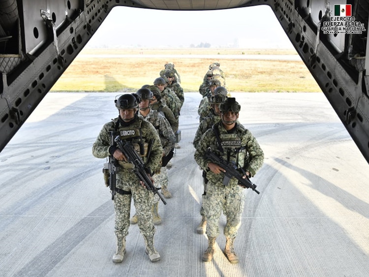 Defensa envía 180 elementos a Culiacán, Sinaloa.