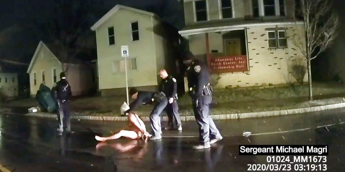 Los policías involucrados en el asesinato de Daniel Prude en Nueva York no enfrentan cargos criminales pese a las pruebas de su participación en el acto