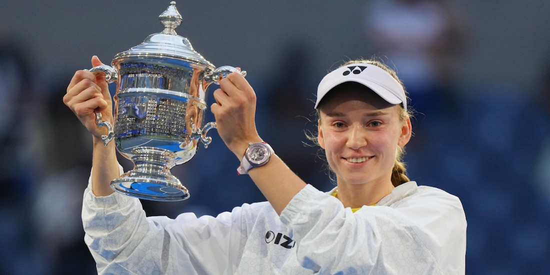 Elena Rybakina con el trofeo que la acredita como campeona del US Open 2026.