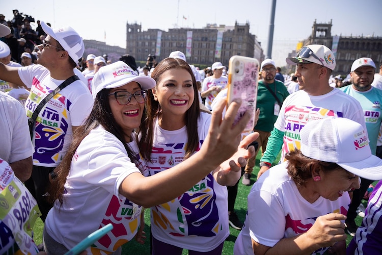 Clara Brugada este domingo en el Zócalo.