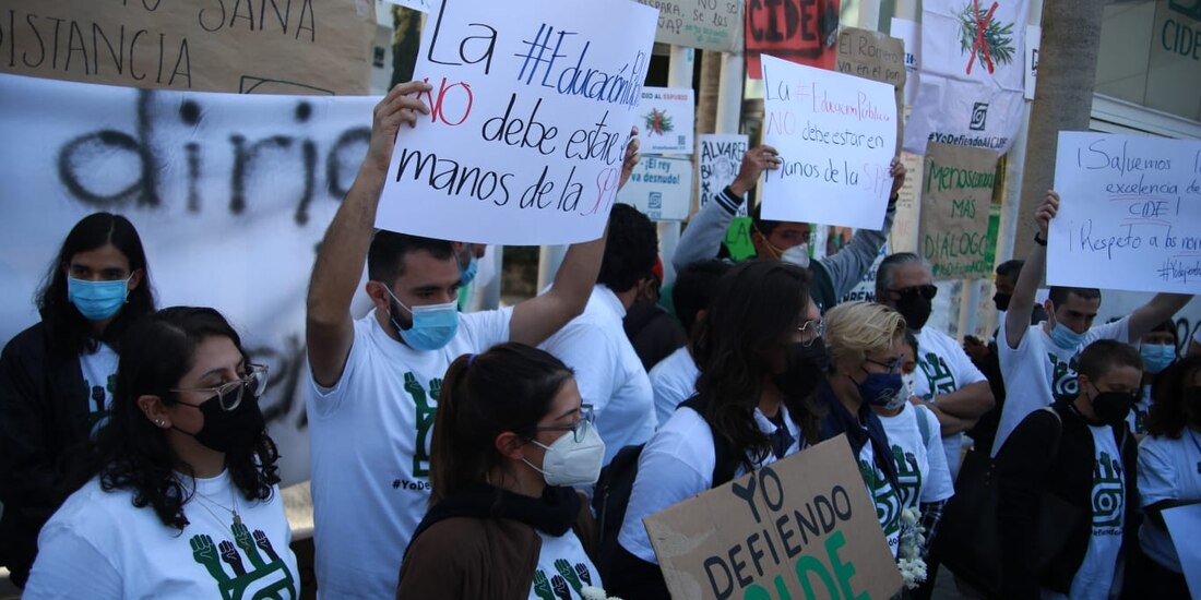 Este 31 de diciembre ocurrió el cambio de servicio de seguridad que operará en el CIDE, al cual asistió la comunidad estudiantil para ser testigos.