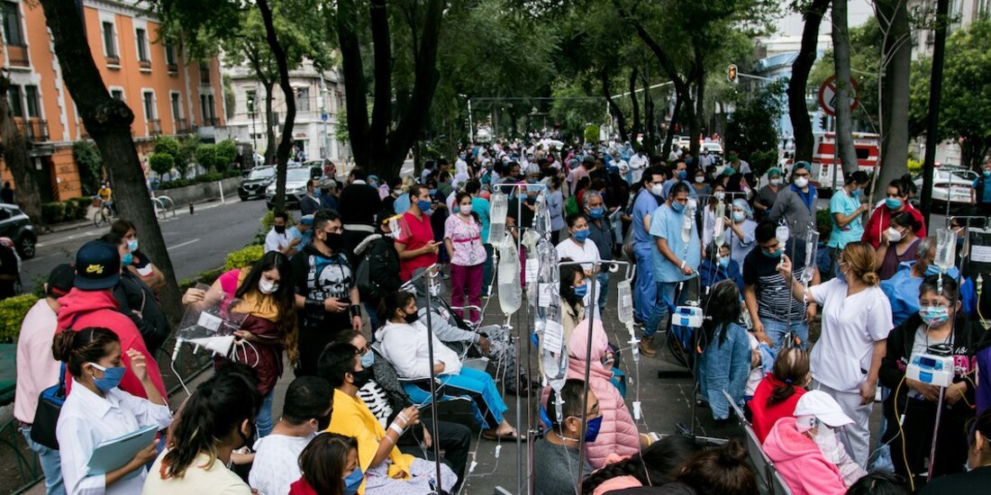En el hospital Álvaro Obregón evacuan a pacientes.