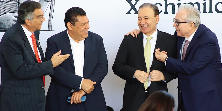 Alfonso Durazo y Américo Villarreal (3.o y 1.o de izq. a der.), en noviembre de 2024.