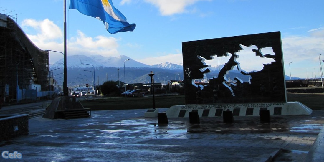 Un monumento a las Islas Malvinas, en Argentina.
