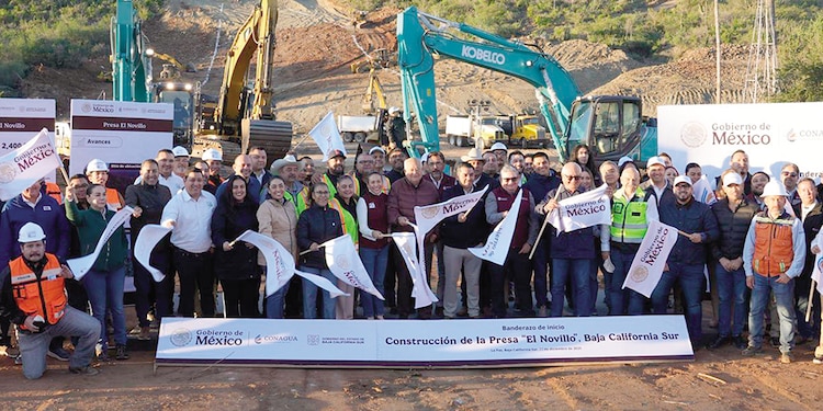 Banderazo de inicio a la obra hidráulica en La Paz, BCS, ayer.