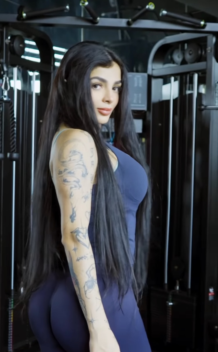 Karely Ruiz tiene gimnasio en su casa