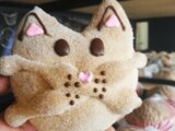 Pan de muerto con formas de gatos, llamado "michimuerto"