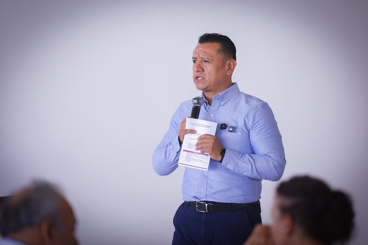 Carlos Torres Piña y Reyna Celeste Ascencio encabezan reunión con liderazgos obradoristas en Michoacán.