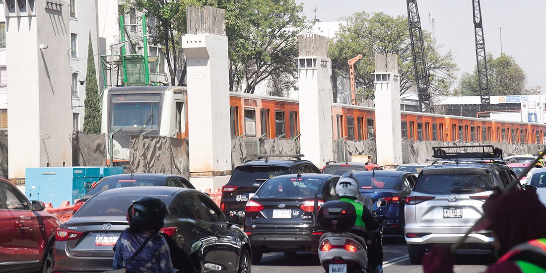 Trabajos para la instalación de la Calzada Flotante sobre a Línea 2, en enero.