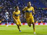 Raymundo Fulgencio celebra un gol con Tigres en Liga MX