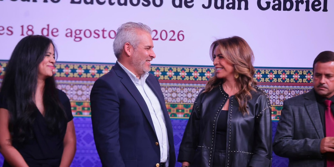 El Gobernador de Michoacán y la Directora de Lotenal.