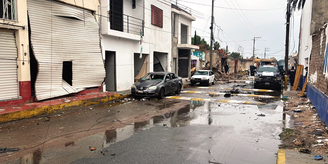 LA ZONA cero permanecía ayer desolada, incomunicada porque no hay luz.