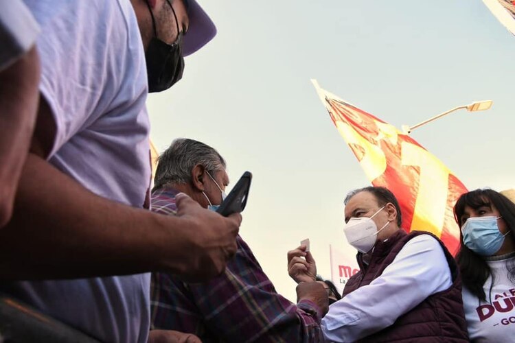 Alfonso Durazo estuvo ayer en San Luis Río Colorado. Prometió llevar servicios urbanos a las colonias populares.