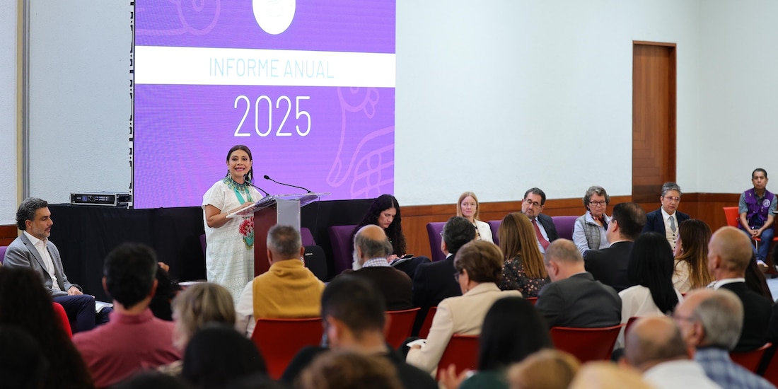 La Jefa de Gobierno, Clara Brugada Molina, durante su intervención en el informe anual 2025 de la CDHCM.