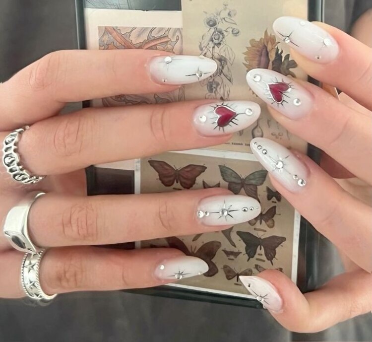 Diseños de uñas en San Valentín 2025.