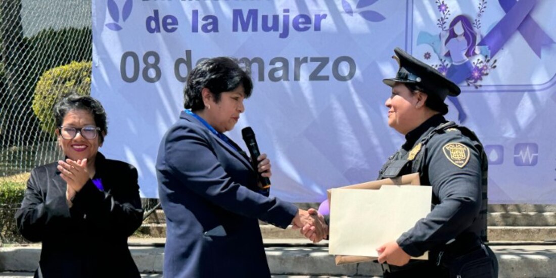 Oficiales de la Unidad de Género brindan acompañamiento a mujeres en situación de riesgo en Cuajimalpa.