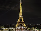 LA TORRE EIFFEL es el monumento más famoso y visitado de París.