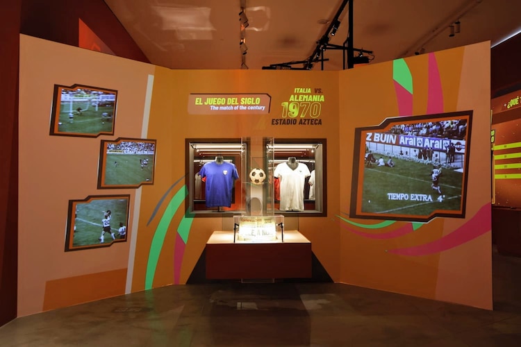 Algunos de los artículos que conforman la exposición en el Museo Yancuic.