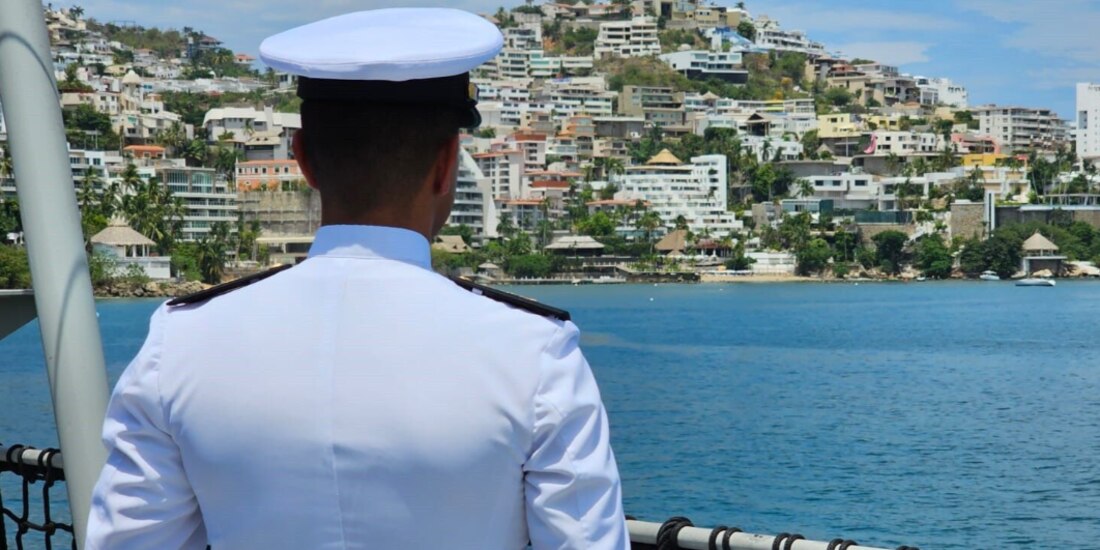 Cadete a bordo del ARM Juárez, el domingo, en Acapulco, Guerrero.