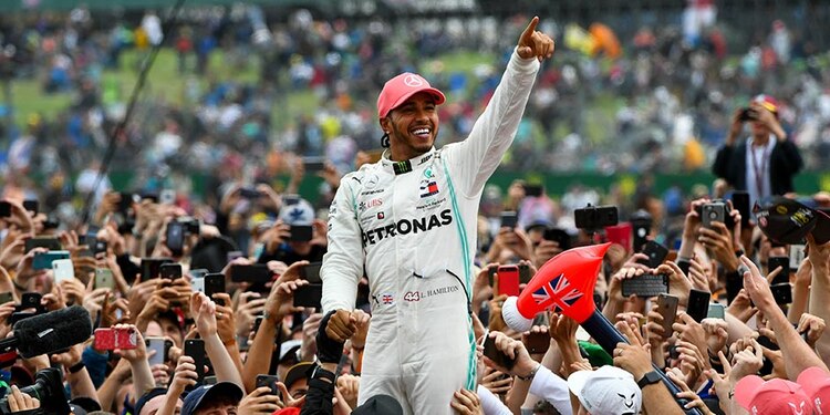 El piloto Lewis Hamilton nació un día como hoy.