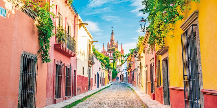 San Miguel de Allende alberga su icónica parroquia de estilo neogótico.