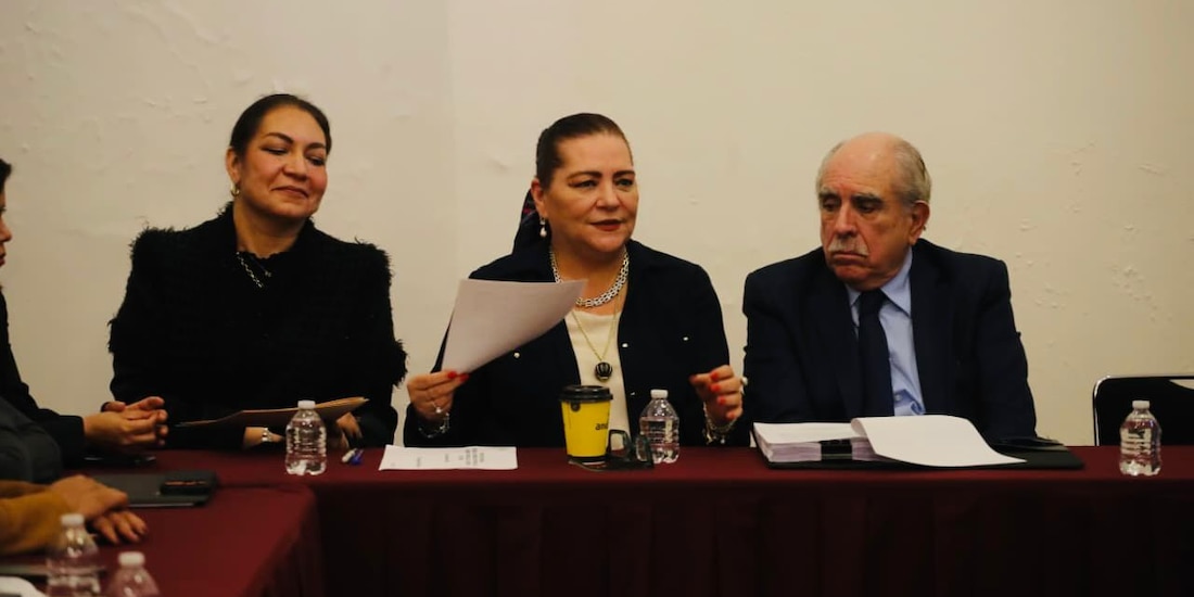 Al centro, la consejera presidenta del INE, Guadalupe Taddei Zavala.