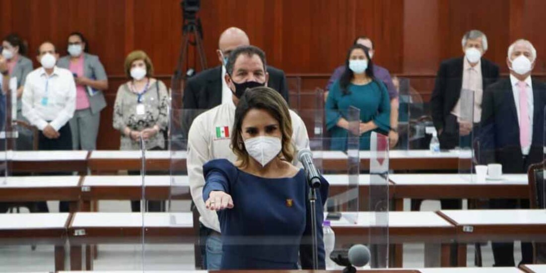 Pier Angely Camacho rinde protesta como alcaldesa de Salvador Alvarado, tras la muerte de su esposo.