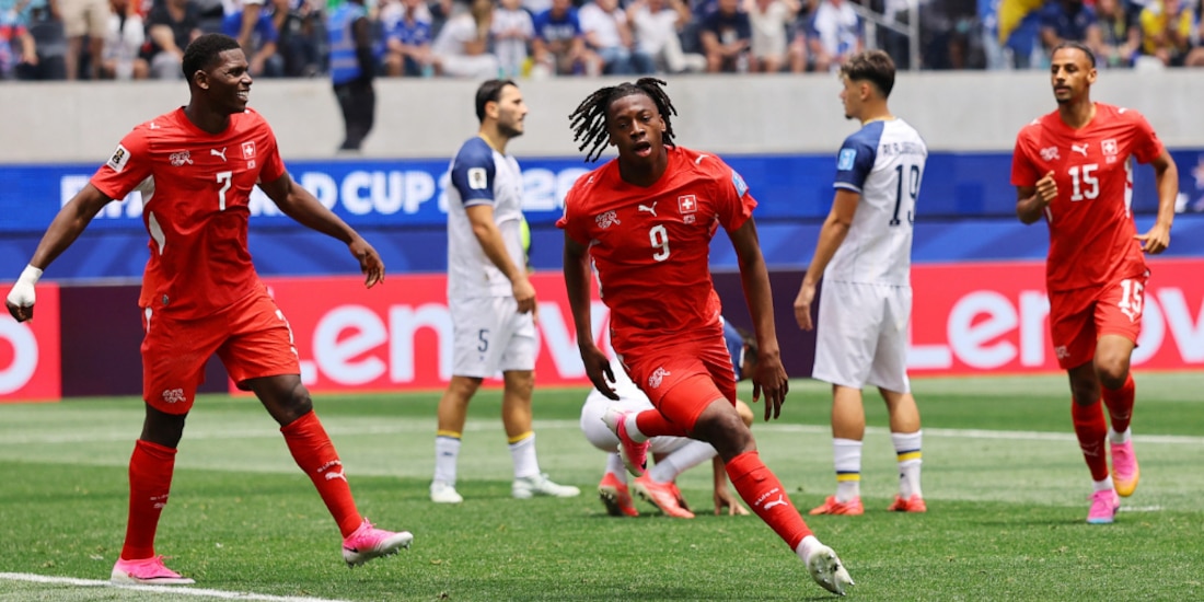 Johan Manzambi celebrando su gol ante Bosnia y Herzegovina.