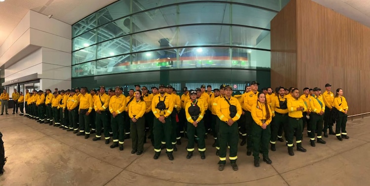 México envía más de un centenar de personal especializado en el combate de incendios forestales.