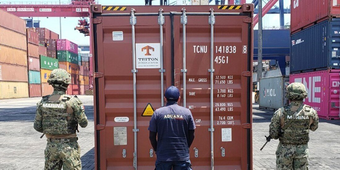 Militares en aduanas de México.