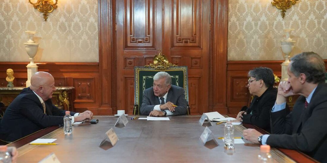 Presidente López Obrador la tarde del martes, en reunión con directivos de Mondelēz International.