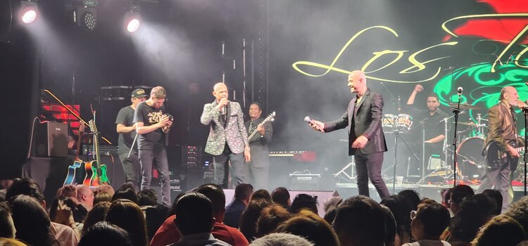 Los Terrícolas, durante el espectáculo El Universo Romántico.