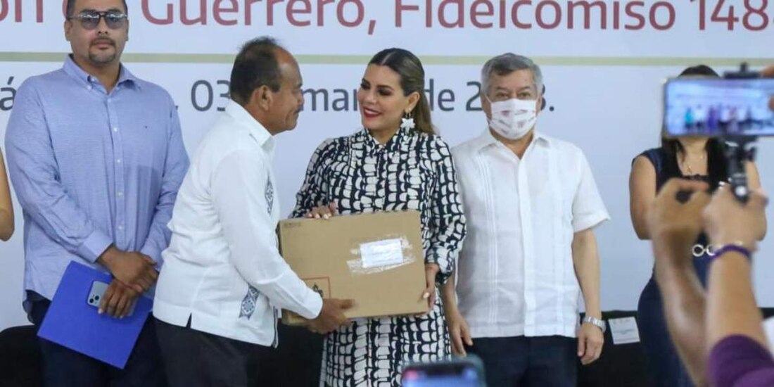 No vamos a renunciar en hacer de la educación de calidad una herramienta para transformar Guerrero: Evelyn Salgado.