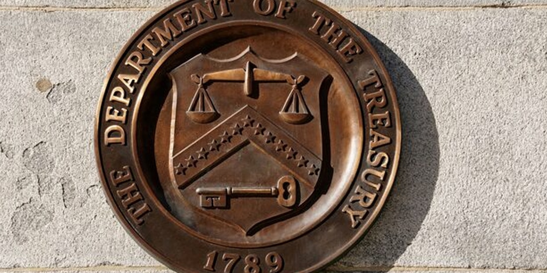 Imagen de archivo. Un sello de bronce del Departamento del Tesoro se exhibe en el edificio del Tesoro de EU en Washington