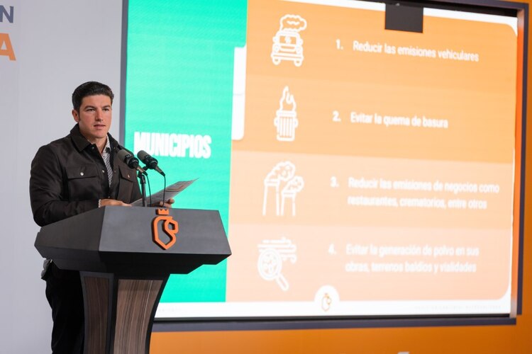 Samuel García busca endurecer las penas contra los responsables de incendios en Nuevo León.