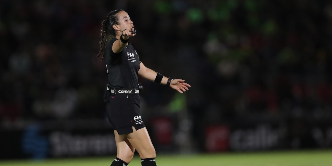 Katia Itzel García es la primera árbitra en un juego de Liguilla de la Liga MX.