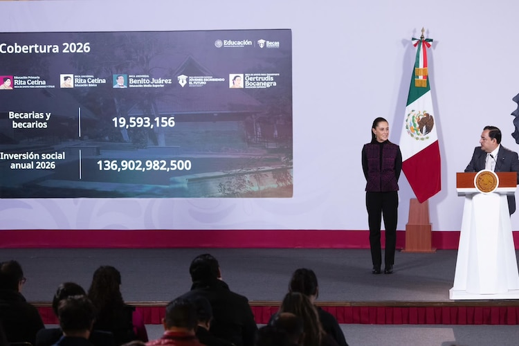 Julio César León Trujillo, coordinador nacional de Becas para el Bienestar, detalla las metas del programa de apoyos educativos.