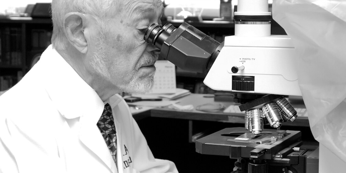 Pérez Tamayo, en su cubículo de investigación en el Hospital General de México “Dr. Eduardo Liceaga”, en marzo de 2014.