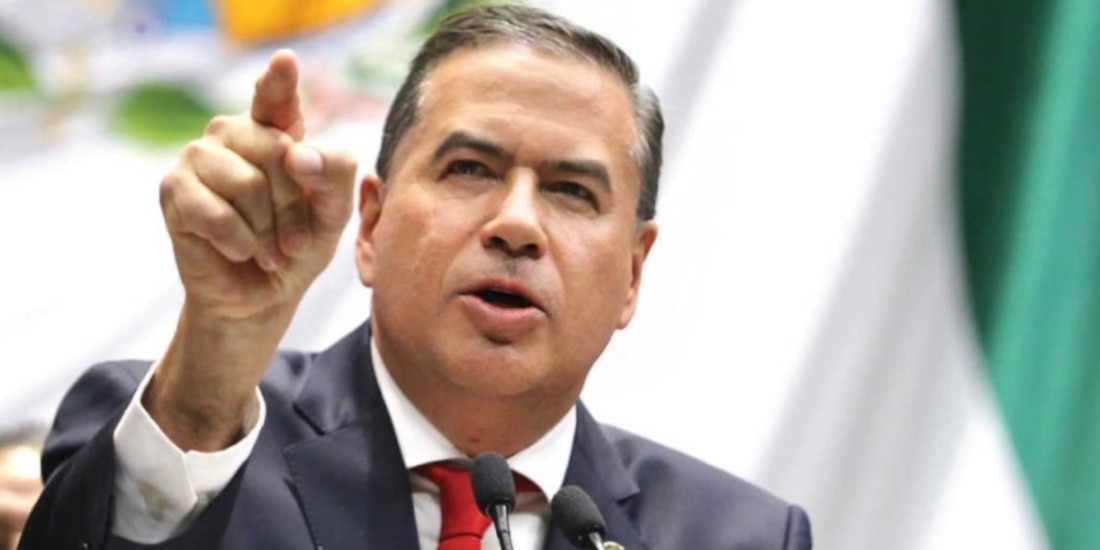 El diputado federal Ricardo Mejía Berdeja respaldó la estrategia de política exterior de la presidenta Claudia Sheinbaum, destacando el éxito de las negociaciones que lograron una "pausa" en la imposición de aranceles del 25% a productos mexicanos hacia Estados Unidos.