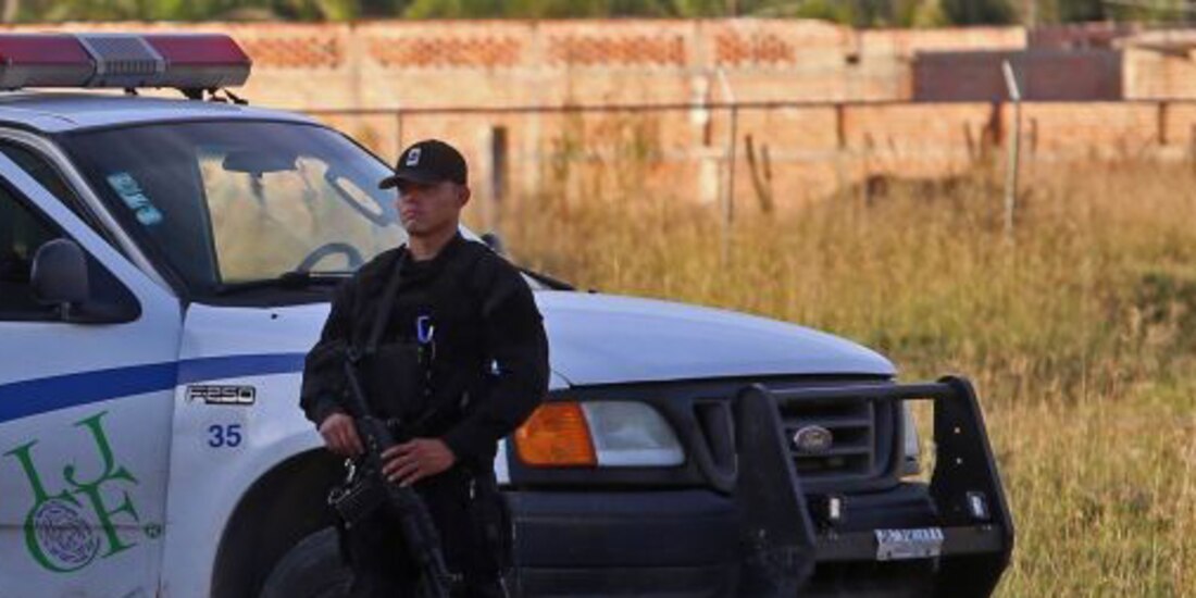 La desaparición de la familia implicada, se dio a conocer el pasado 25 de marzo y de acuerdo con los datos recabados por la Fiscalía de Jalisco, es posible que ocho oficiales de Acatic tengan una relación con el hecho