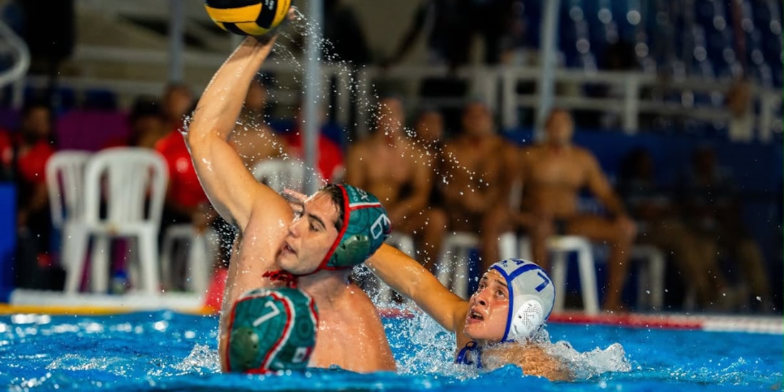El equipo de Waterpolo avanzó a los cuartos de final.