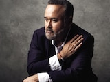 El tenor mexicano posa en una sesión de estudio.