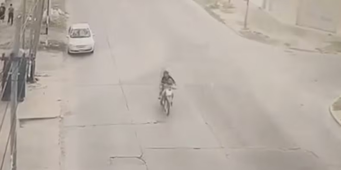 Motociclista muere decapitado por un cable