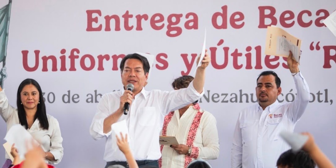 Mario Delgado, titular de la SEP, anunció el arranque de la distribución de tarjetas del Banco del Bienestar en las escuelas del país.