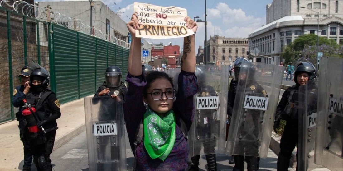 En marcha feminista, Gobierno de la CDMX implementó dispositivo de "diálogo y contención".