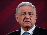 Tras negativa de distribuir libros de texto, AMLO acusa a gobernadores opositores de 'sectarios'.