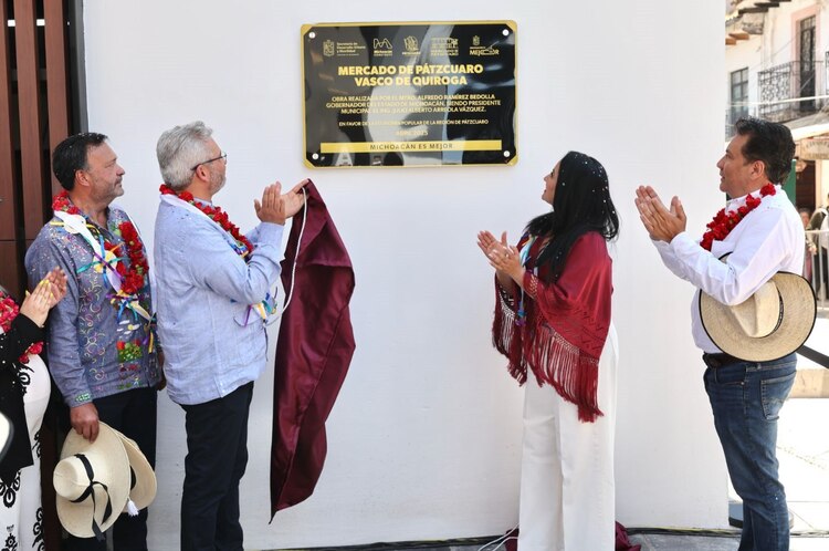 Develación de placa de la obra