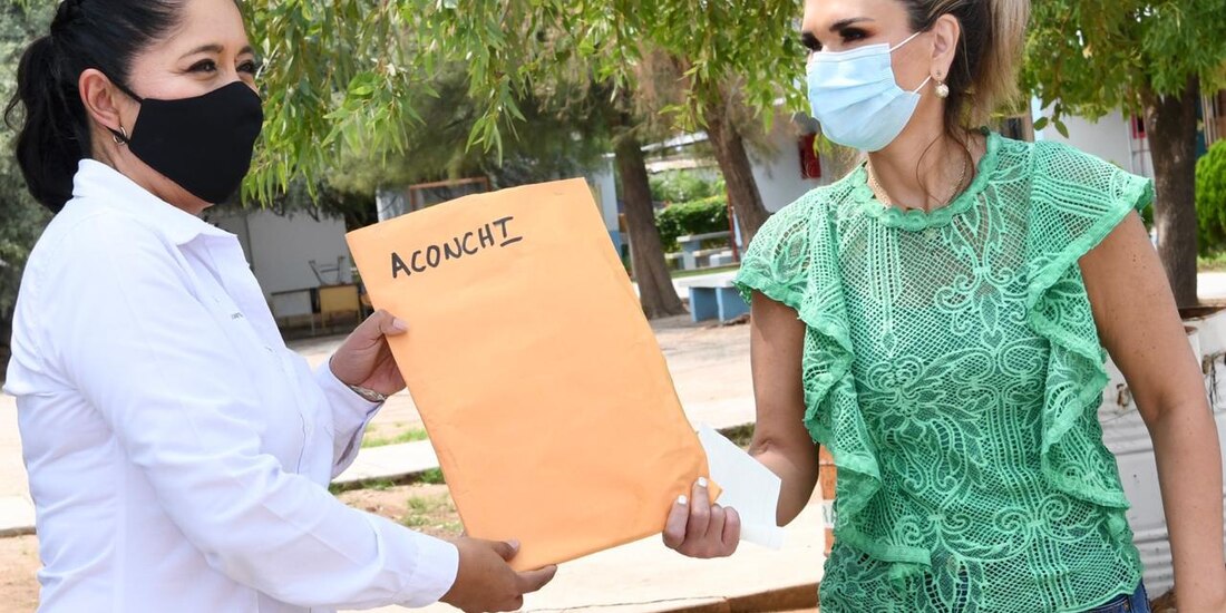 La gobernadora de Sonora, Claudia Pavlovich, durante su gira.