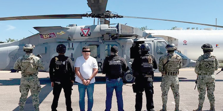 Audias “N”, tras ser detenido por elementos de la Secretaría de Marina, ayer.