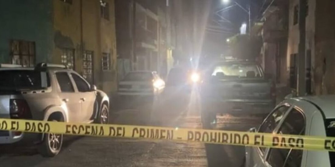 Elementos de la policía estatal se desplegaron sobre la calle en la cual, reportaron vecinos, vive el presunto agresor.